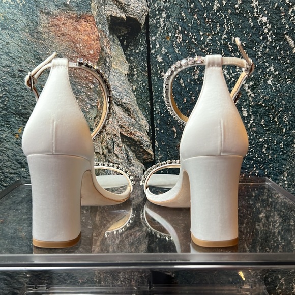 Badgley Mischka Harriet Heeled Sandal - Picture 11 of 17